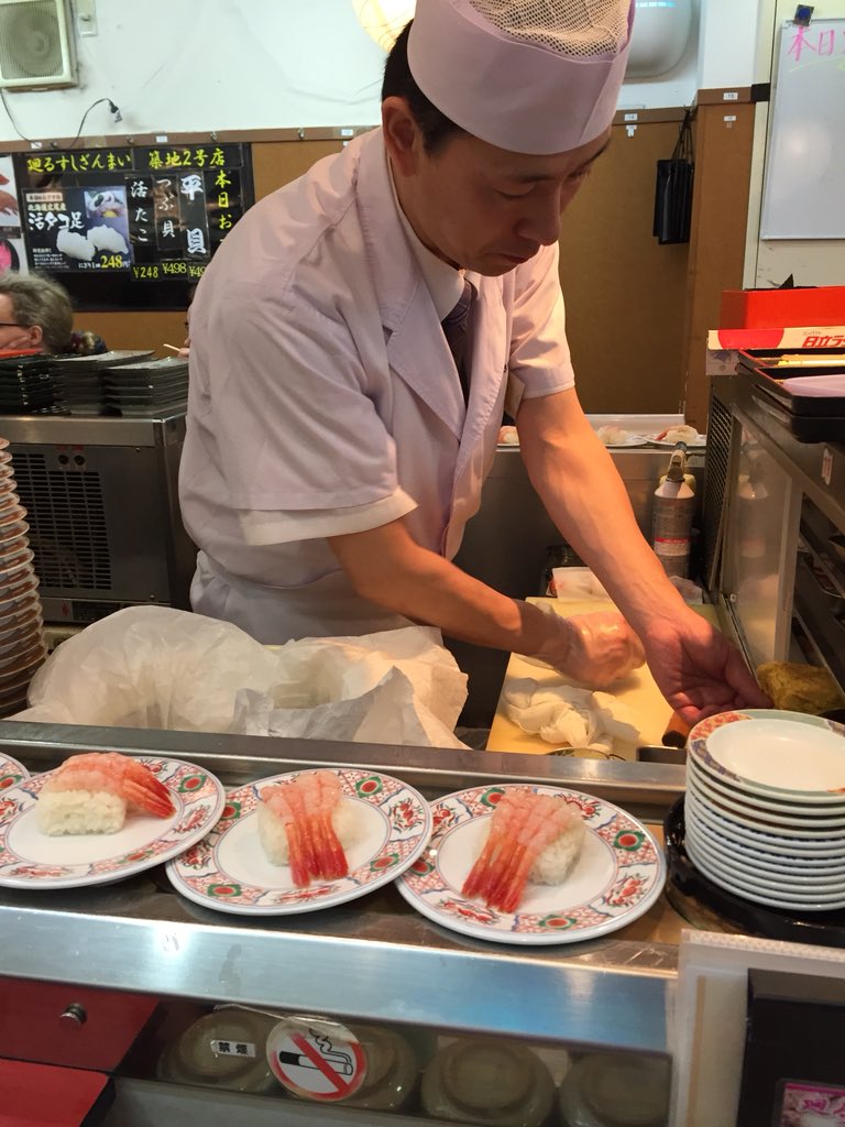 HBCGCJapanMei's tweet photo. Fish and forklifts at Tsukiji Market https://t.co/prTFGOXb4N