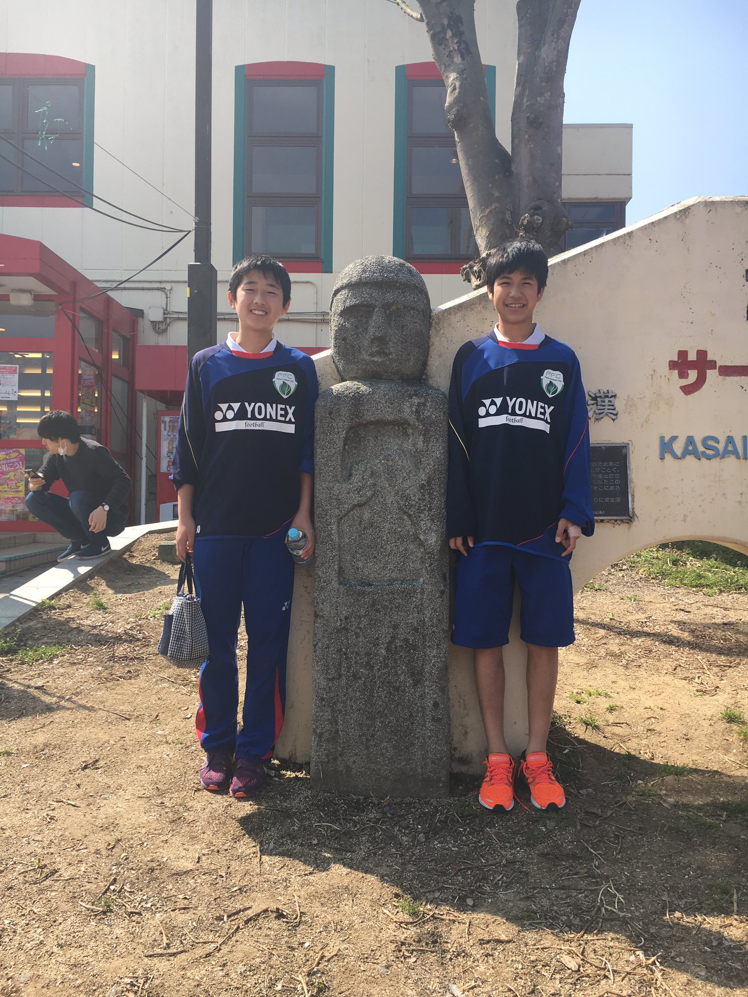 中野栄治 背くらべ 体重は左から47kg 約400kg 50kg 身長 体重ともに最下位のゴ タにキュウリ食べさせます 笑 中野栄治 背くらべ 体重は左から47kg 約400kg 50kg 身長 体重ともに最下位のゴ タにキュウリ食べさせます 笑