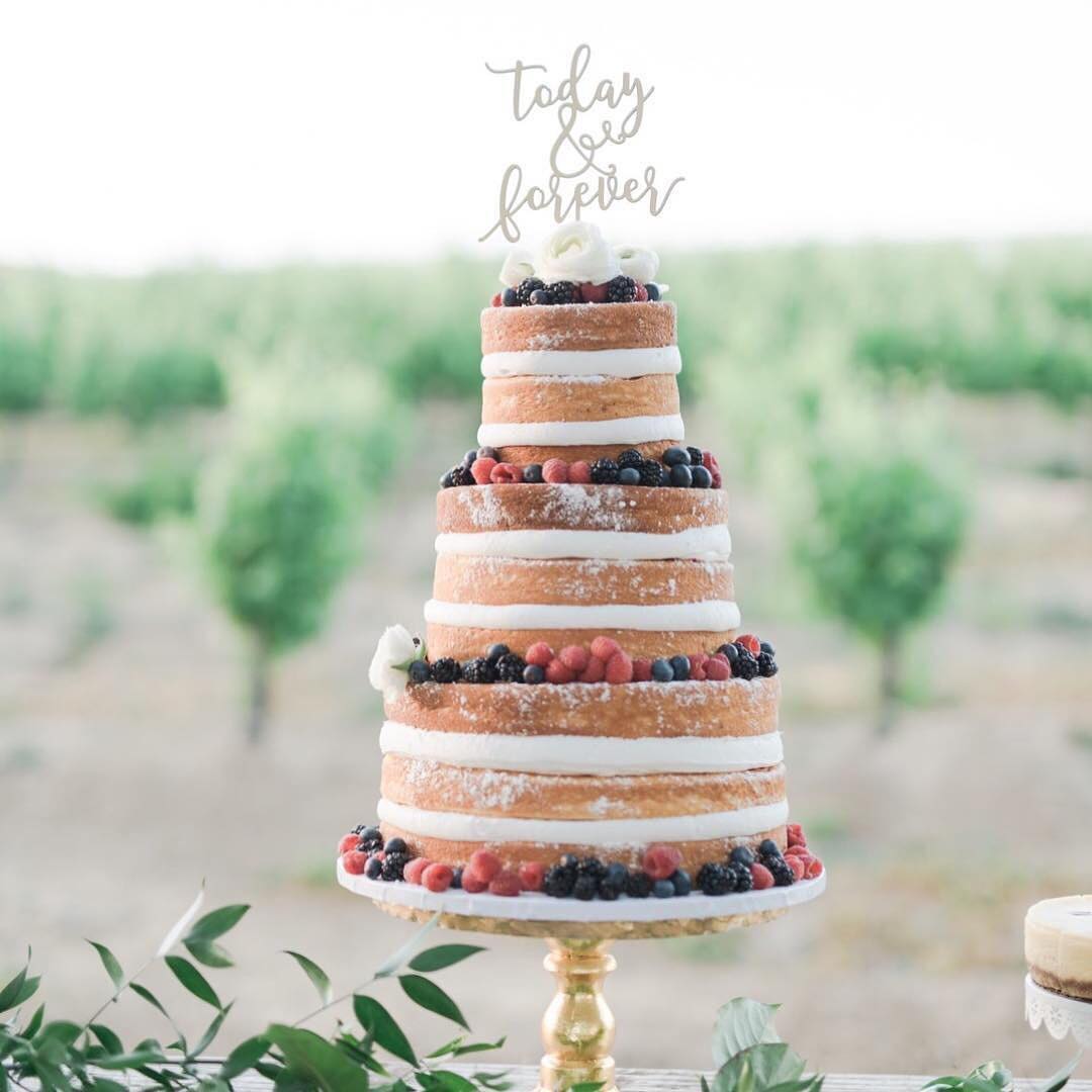 Sweet + simple ❤️ {Photo: Anya Kernes; Cake: LoveCakes; Flowers: Sweet Pea Floral Creations}