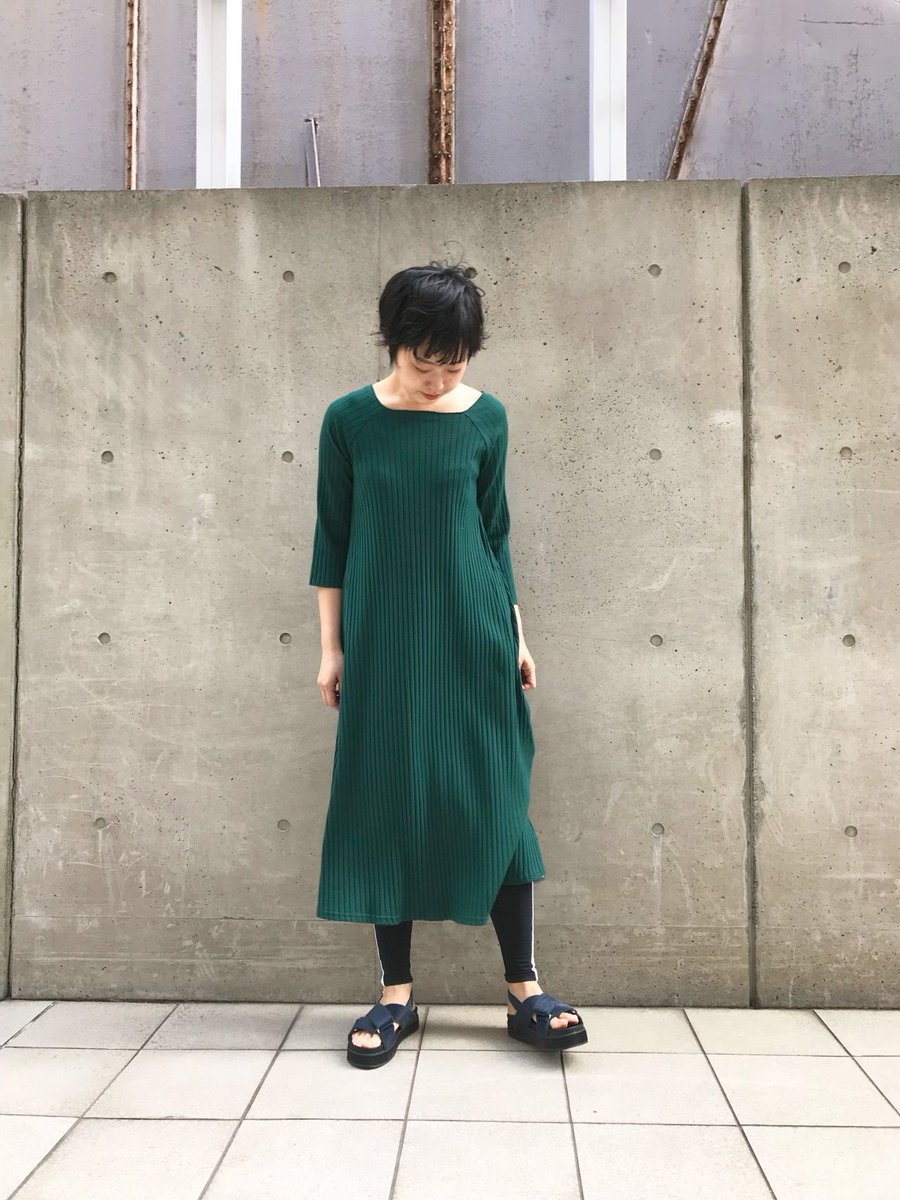 Kastane Item タイトすぎず 広がりすぎない綺麗なシルエットで着ていただけるワンピース シンプルなデザインなので 着まわし抜群です ワイドリブニットワンピース 6900 Tax