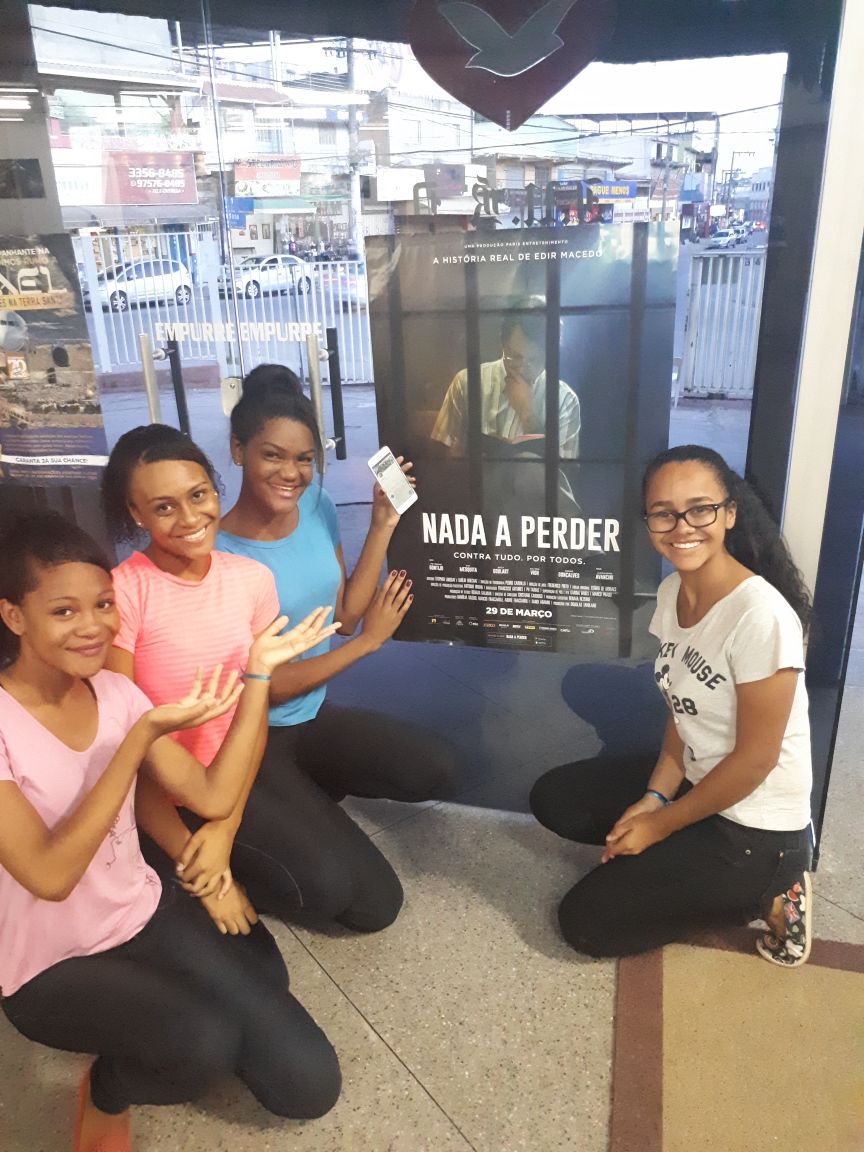 Tata30959487's tweet photo. #NAPMGEldorado
#NAPMG
#EstreiaNadaAPerder 
Estamos contando os dias para o lançamento do filme NADA A PERDER!! Dia 29/03 nos cinemas!! Nós não vamos perder. 😀🎬💘 https://t.co/ZFfenJhviB