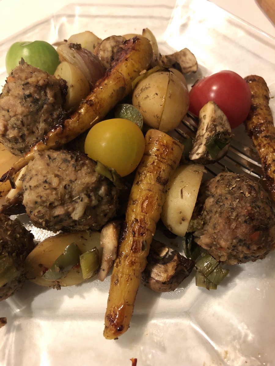 asohlifestyle's tweet photo. Dinner yummy 😋 look for recipe in tomorrow’s blog @aspoonfulofhealthwleighm #mondaymotivation #meatlessmonday #ASoHwL#sohliving #sohhealthy #sohfood #achievesoh #choosesoh #awakensoh #2018strong #meatfreemonday #motivationmonday #dinner #monday #vegan #vegitarian https://t.co/raYoyBbqS4