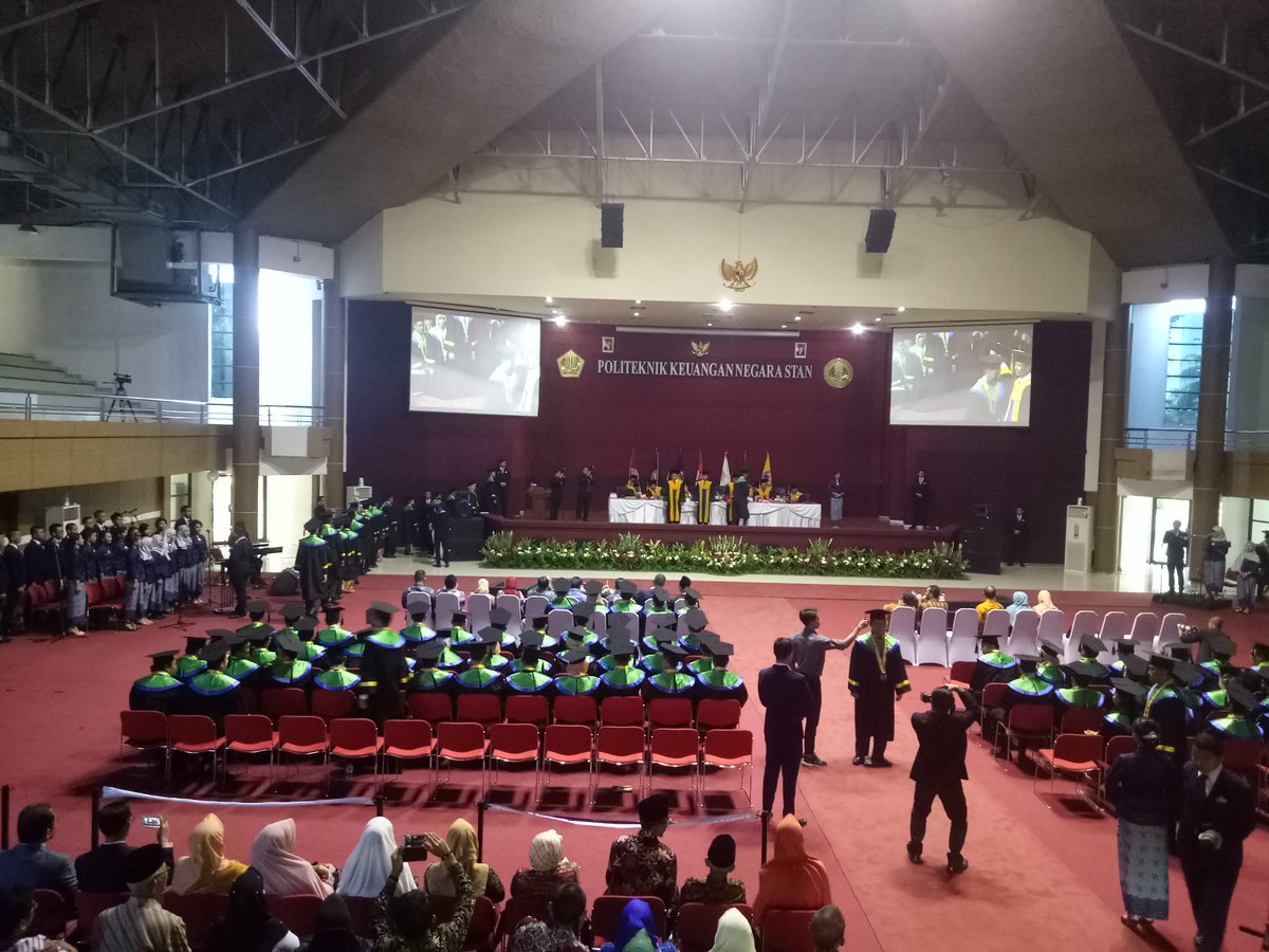 pknstanid's tweet image. Sedang berlangsung prosesi wisuda seluruh wisudawan D-IV akuntansi PKN STAN dengan hikmat.
#livetweet
#EndlessDedication
#WisudaPKNSTAN
