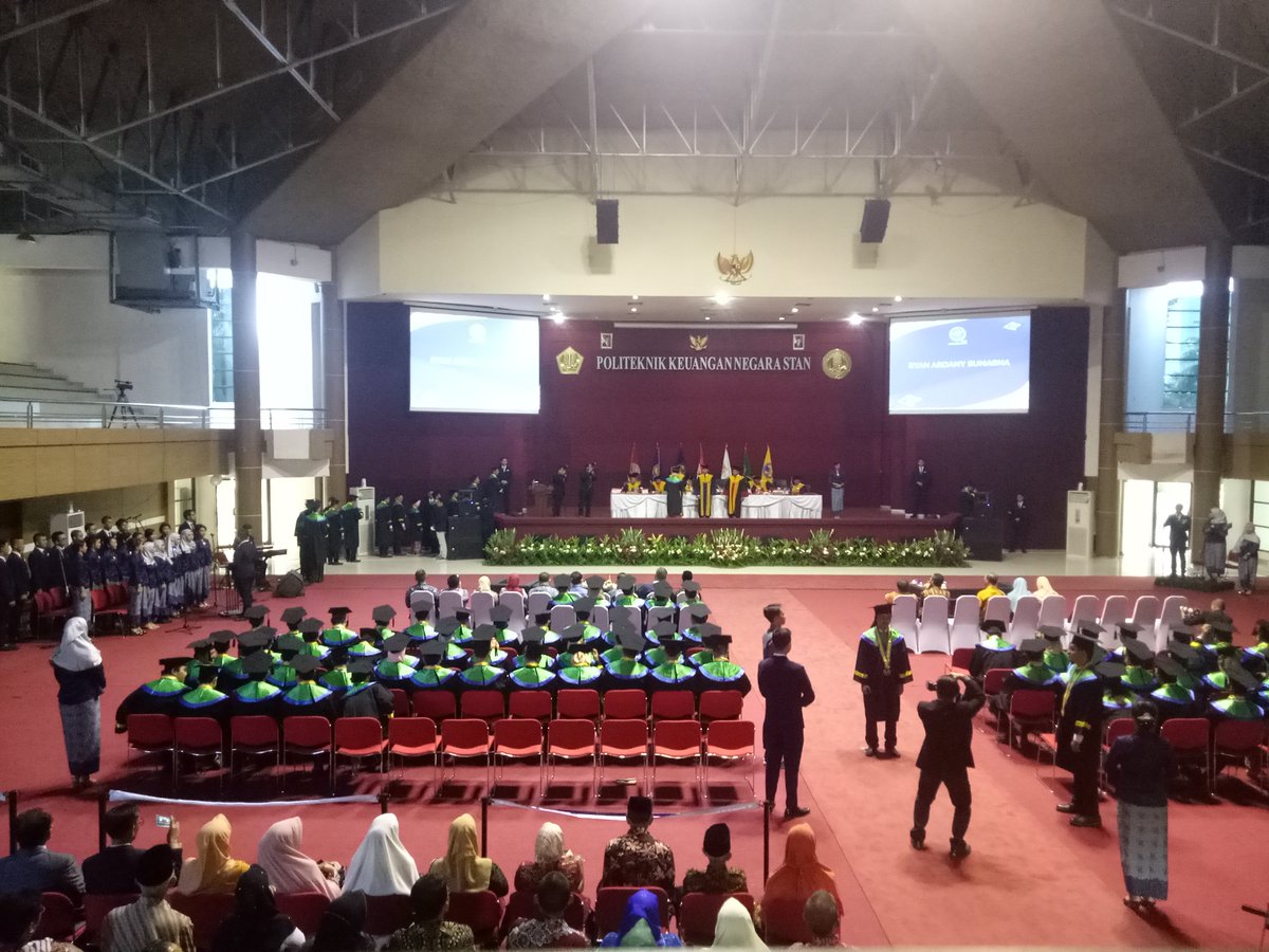 pknstanid's tweet image. Sedang berlangsung prosesi wisuda seluruh wisudawan D-IV akuntansi PKN STAN dengan hikmat.
#livetweet
#EndlessDedication
#WisudaPKNSTAN