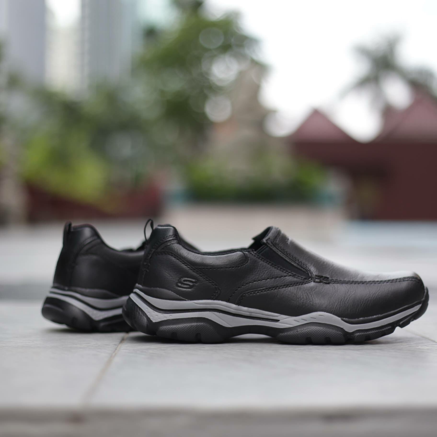 Skechers rovato venten cheap slip on shoe