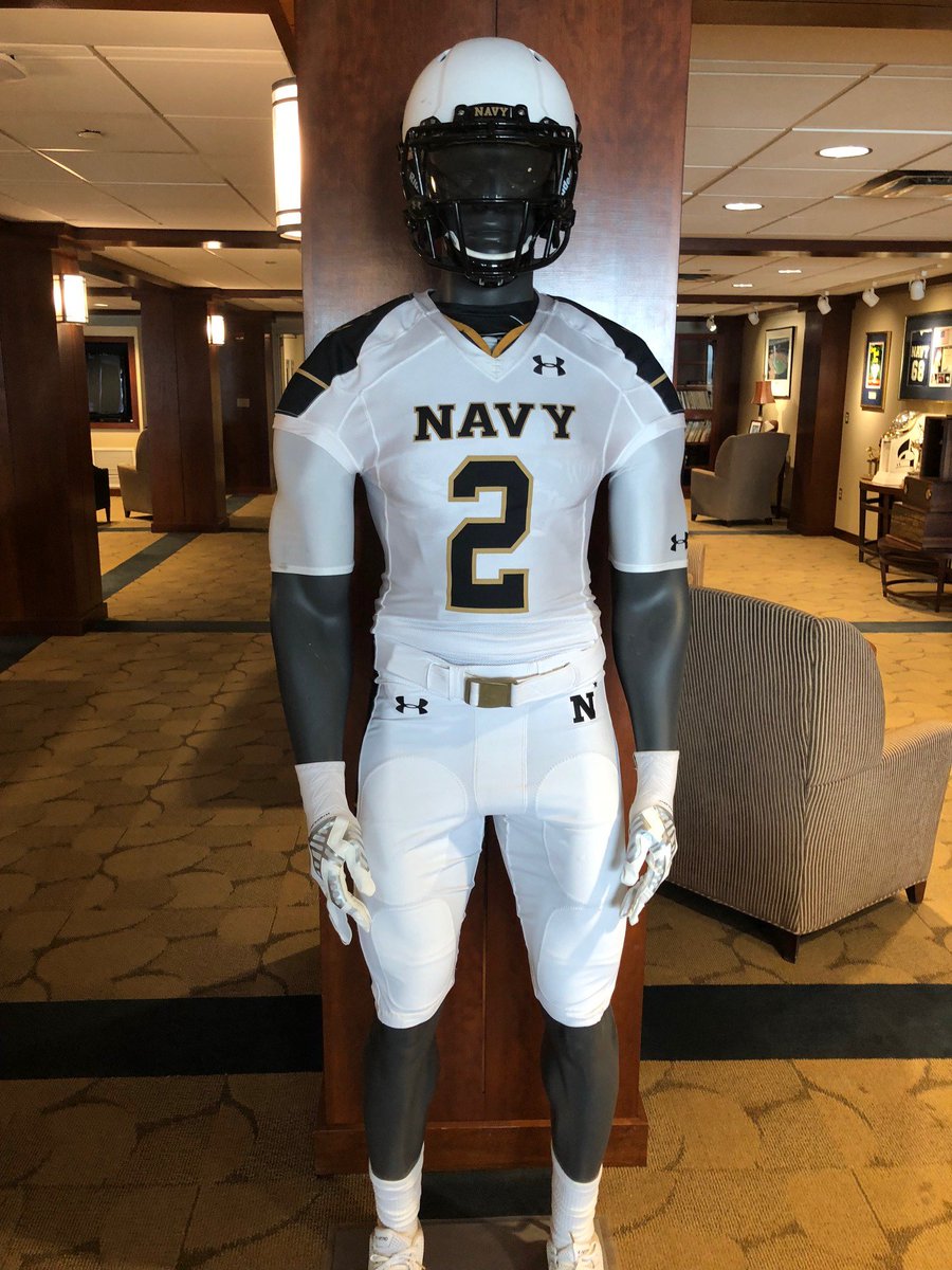 NPCoachZim's tweet photo. Great visit w/ @NavyFB @NavyFBRecruits Excited 2 have the Midshipmen on board 4 2018. The Academy is a Special Place. History, Tradition, Best of the Best. I was honored to spend time there. #WhyNP #NavyFB #SpecialPlace #Trust #Relationships #Exposure #UnderclassmanReport https://t.co/nPlgs9FW0M