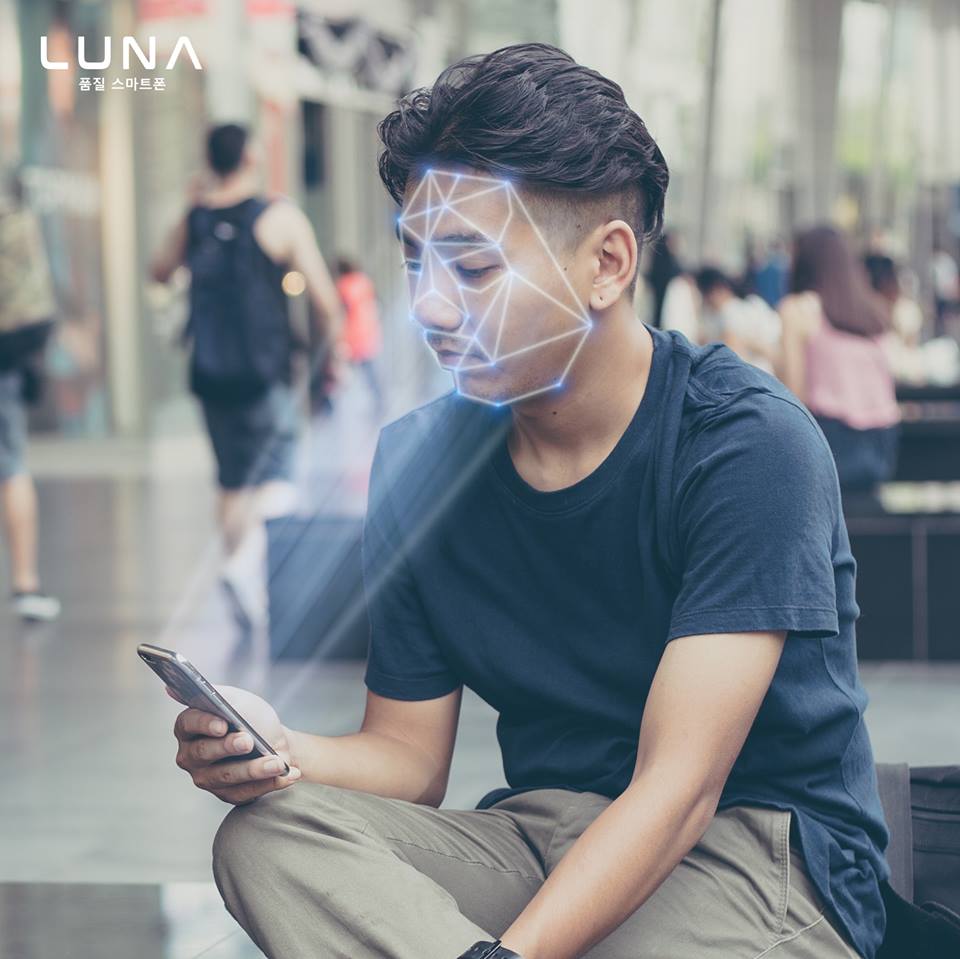 Kamu lebih suka membuka lock smartphone menggunakan Fingerprint atau Face Unlock? #lunasmartphone