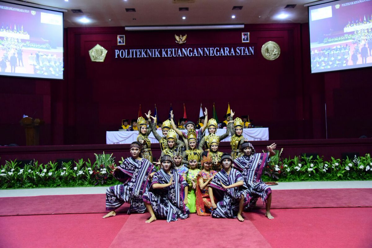 pknstanid's tweet image. Penampilan dari Grup Tari Sabdanusa PKN STAN , serta persembahan suara dari Mahasiswi ikut meramaikan acara wisuda D-IV Akuntansi PKN STAN.
#livetweet 
#EndlessDedication
#WisudaPKNSTAN