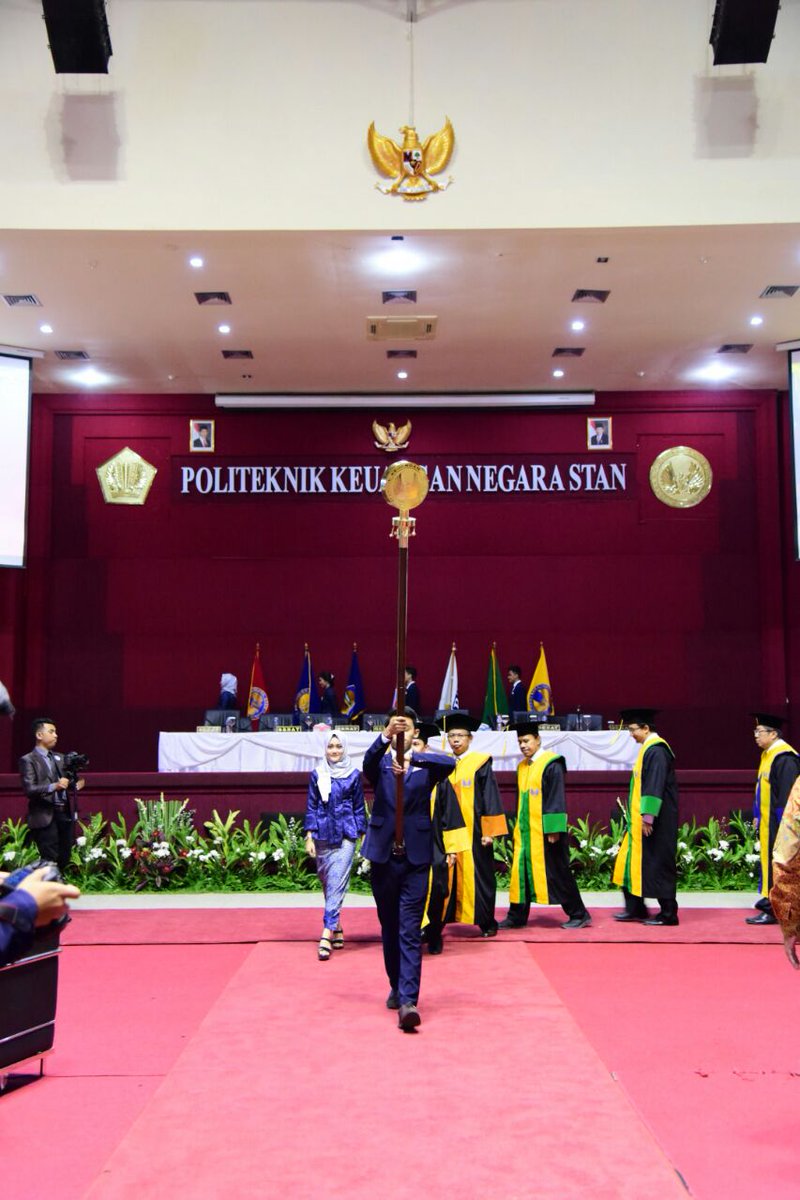pknstanid's tweet image. Ketua Senat menutup sidang dan dilanjutkan dengan semua Senat meninggalkan ruangan wisuda, prosesi wisuda resmi ditutup.
#livetweet
#EndlessDedication
#WisudaPKNSTAN