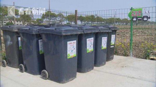 ShanghaiEye's tweet image. In order to manage #garbageclassification, a group of “Tong Zhang” who will be in charge of waste bins is being organized in Shanghai’s Fengxian District.