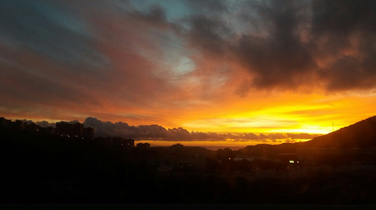 Cada amanecer ☀️ nos regala un nuevo desafío. ¡Aprovéchalo 😉!  #RinconesDeValsequillo #FelizMartes