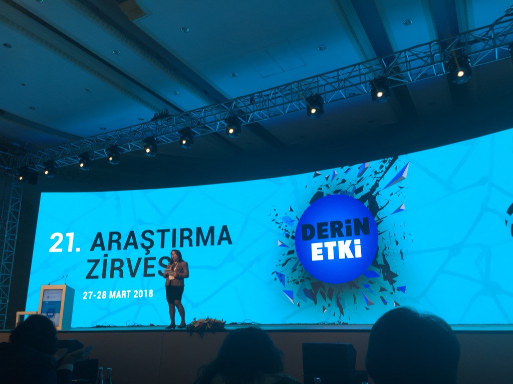 Sahnede @tuad Başkanı Handan Esmer, #arastirmazirvesi başlıyor!