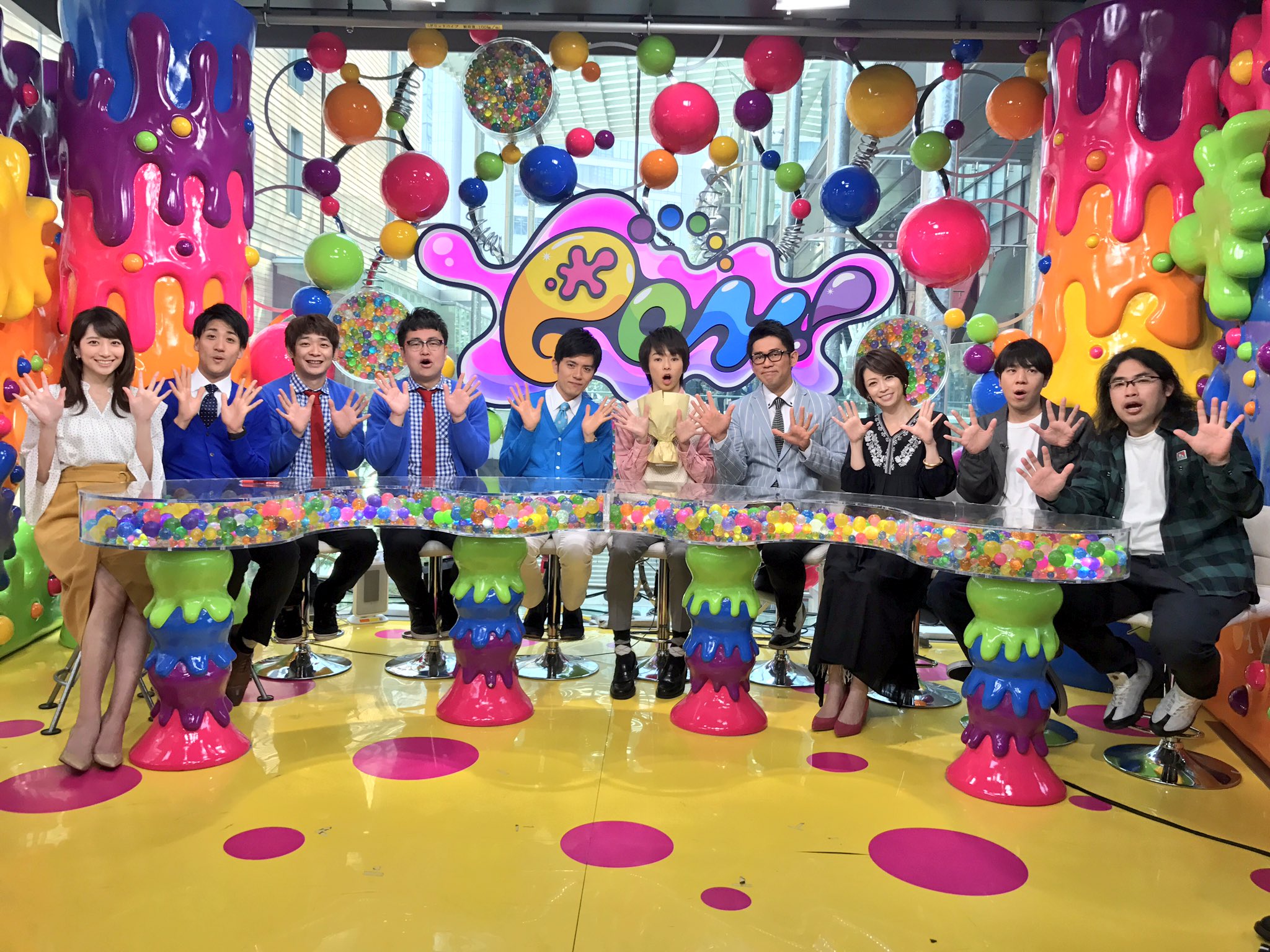 Pon のp お天気お兄さん 佐藤智広 くん 今日の放送で Pon 卒業 １年間お疲れ様でした 今日もキレッキレ 佐藤くんの衣装 １年前の初出演の時と同じだそう 火曜メンバーと ゼロスタで T Co Qjxnxqgxag Twitter