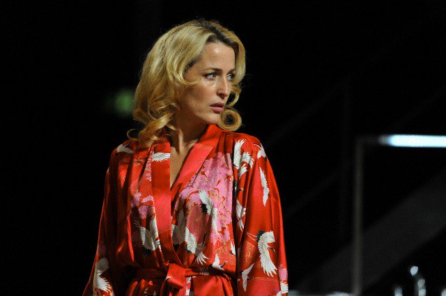 youngvictheatre's tweet image. It's #WorldTheatreDay and we want to know your favourite Young Vic memory. Recent or old. We have some great playtexts to give away for the best ones 🔥