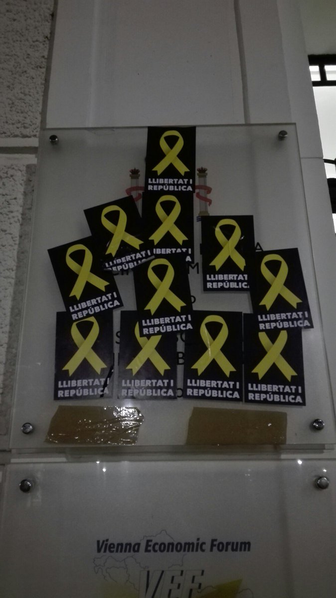 A Viena plantem cara a la repressió de l´estat. Fem sentir la nostra veu en interessos de l´estat i a la ONU. In Wien stellen wir uns der Repression des Staates. Wir machen, dass unsere Stimme sowohl vom Staat als auch von der UNO gehört wird. @CDRExteriors