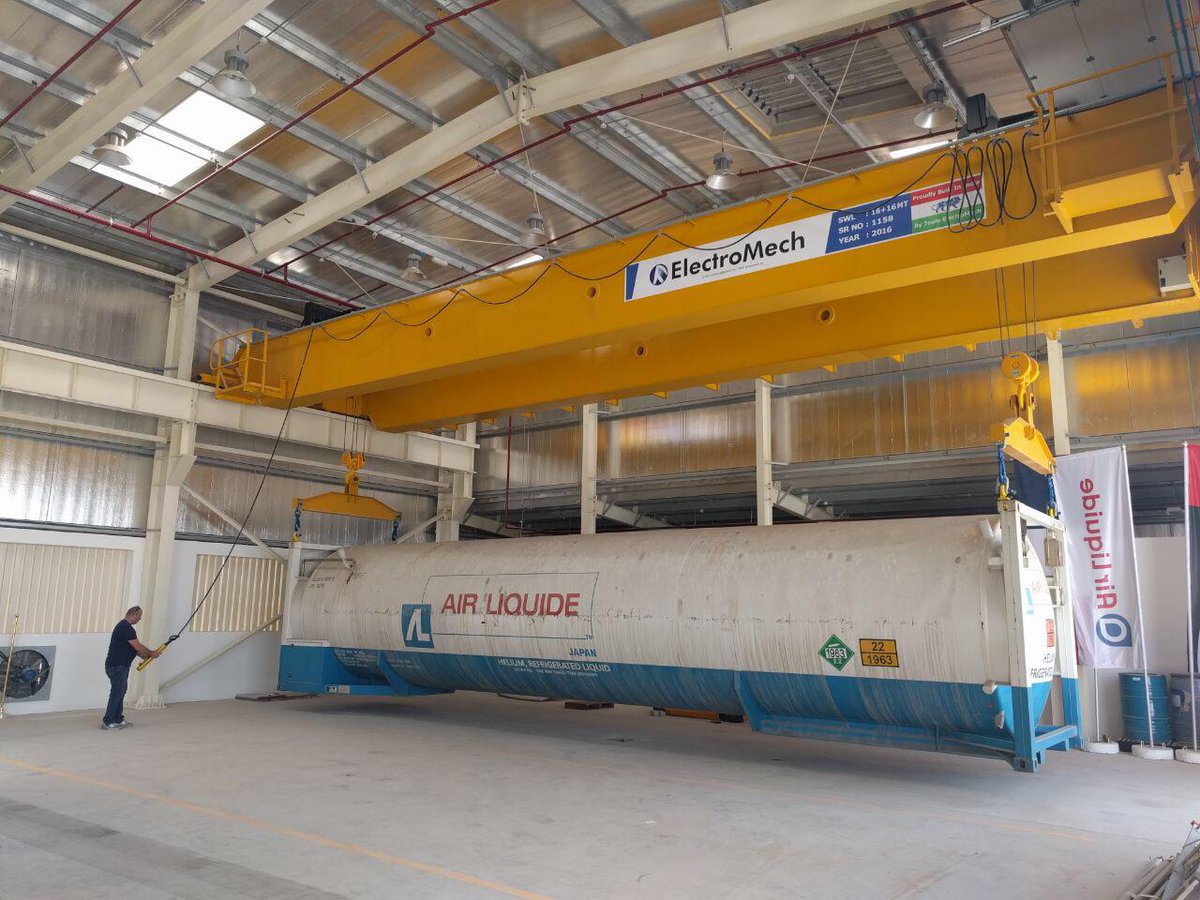 A 16t+16t ElectroMech crane supplied to Air Liquide, being used to handle a liquid #helium container at a facility in UAE.
Two nos. 16t hoisting trolleys operating in tandem allow for safe and easy handling of this 40’ container.
#ElectroMechEverywhere,#helium