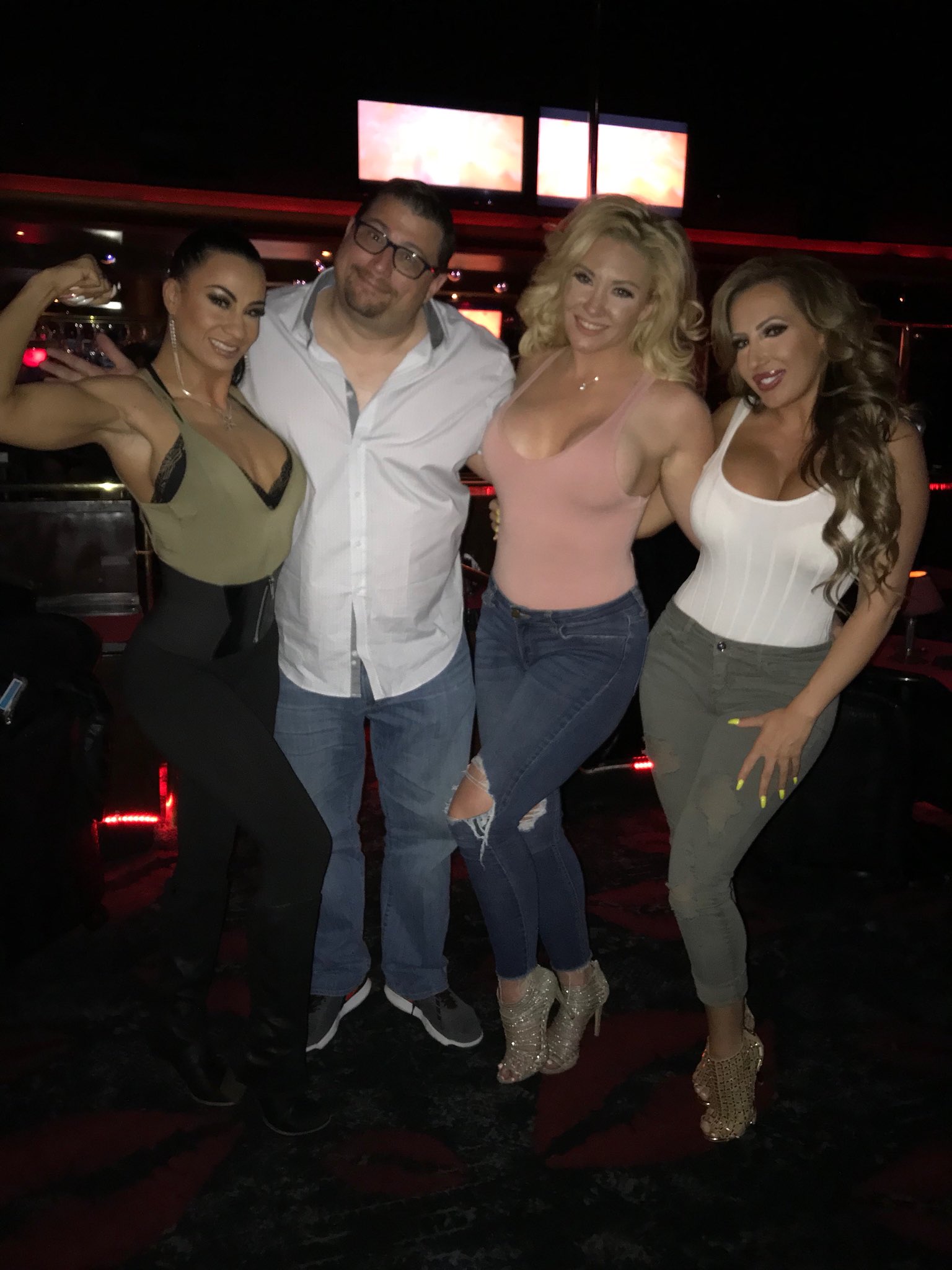 Tw Pornstars Richelle Ryan Twitter Nightclubandbar Expo Has Kicked Off Laceyrain Simone