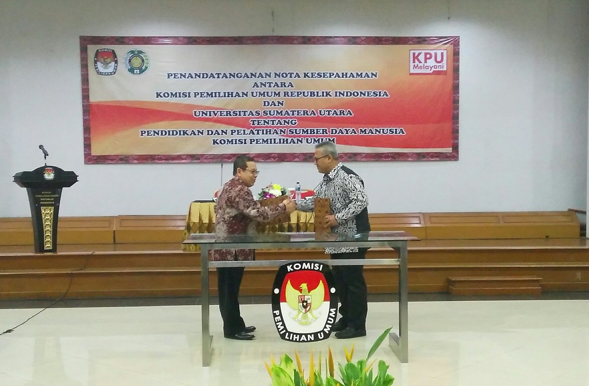KPU_ID's tweet photo. Penandatanganan Nota Kesepahaman antara KPU dan Universitas Sumatera Utara (USU) tentang Pendidikan dan Pelatihan Sumber Daya Manusia KPU | USU buka Program Pasca Sarjana Tata Kelola Pemilu #KPUmelayani https://t.co/rL8nqRZJlD