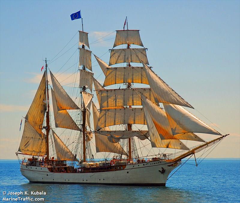 MarineTraffic's tweet photo. Grand and impressive, the Europa is a 1911-built sailing vessel with a Dutch flag. Thank you to MarineTraffic contributor, Joseph K. Kubala for the photo. #sailing #shipping #shipspotting #boating https://t.co/OqdDlchb7b