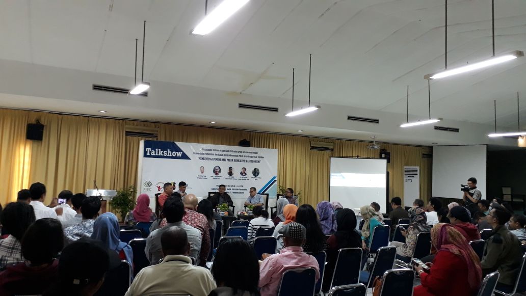 achfadil's tweet photo. Sedang berlangsung talkshow "Membentengi Pemuda dari Ekstremisme dan Terorisme" di Auditorium Nurcholish Madjid, Universitas Paramadina. https://t.co/D3RIUA2E8x