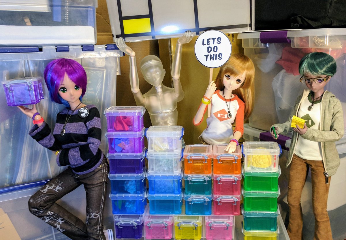 rc2agog's tweet photo. Moving day tomorrow! I got a place of my own! With room for the crew, and crafting too! 😃👍 #KitsuNeiro #Fortoo #MiraiSuenaga #HypatiaKenmei #SmartDoll #BJD #packing #boxes #moving #checklist https://t.co/S0sHCcIVPI