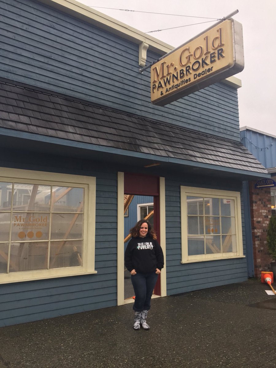 DaphneS3000's tweet photo. Keeping warm in Storybrooke thanks to my @sean_m_maguire charity hoodie.  @Represent  ❤️ @OnceABC    #HoodiesHoodie #TakeAimAtPoverty https://t.co/K8YV8zbRvy