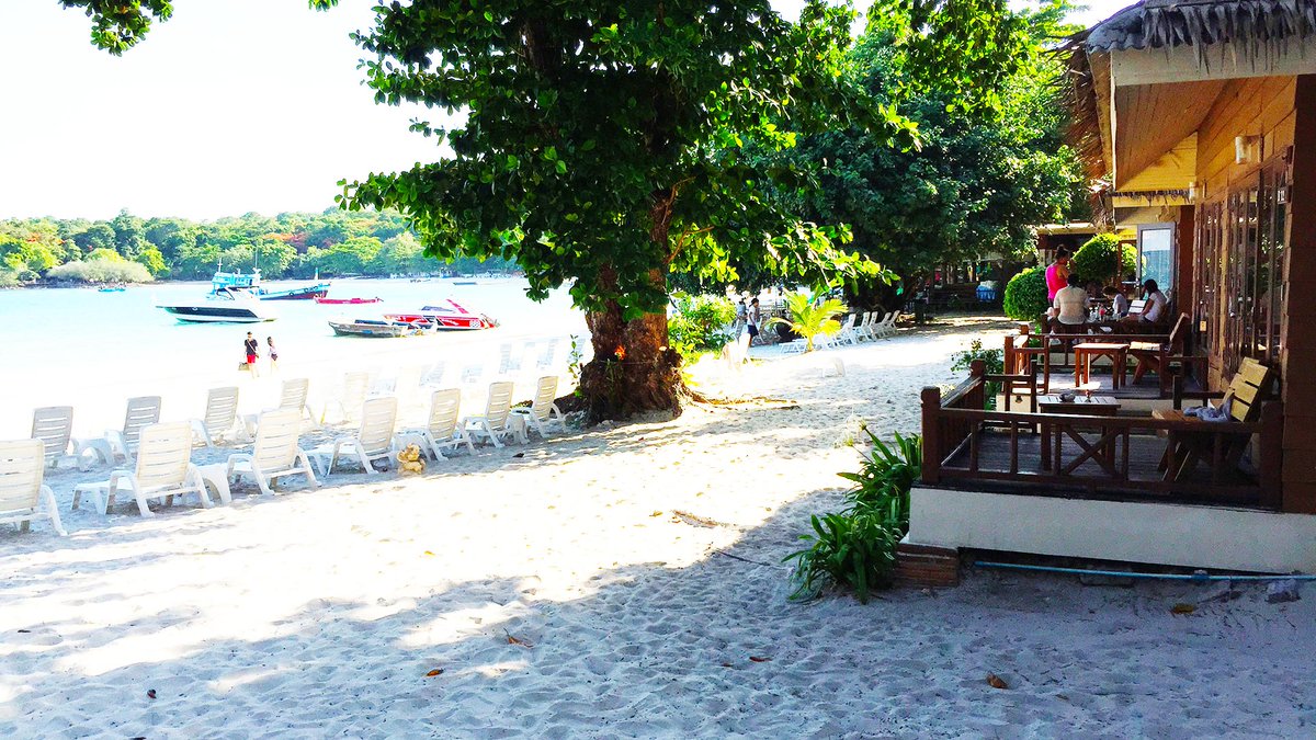 hotels_inside's tweet photo. Samed Cabana Resort - is situated right beside the beach, Vong Duern or #AoWongDuen, in the North part of #VongduernBay #KohSamed #SametIsland https://t.co/MEZiMV6aX6 https://t.co/y3IBtk7YQj