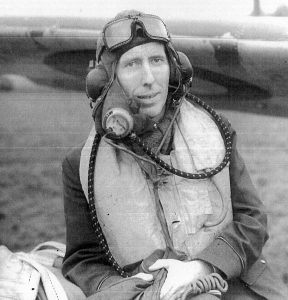 LimaSectorOps's tweet photo. #OnThisDay #1942
#SqnLdr #Hanbury, #FltSgt Dixon & #PltOff #Sweet, #409 Sqn were killed when their #Beaufighter crashed 8 north-east of #Boston near #Leake.
All three were buried at Scopwick.
#Digby100 #RAF100 #lestweforget https://t.co/92KIqLTjMc