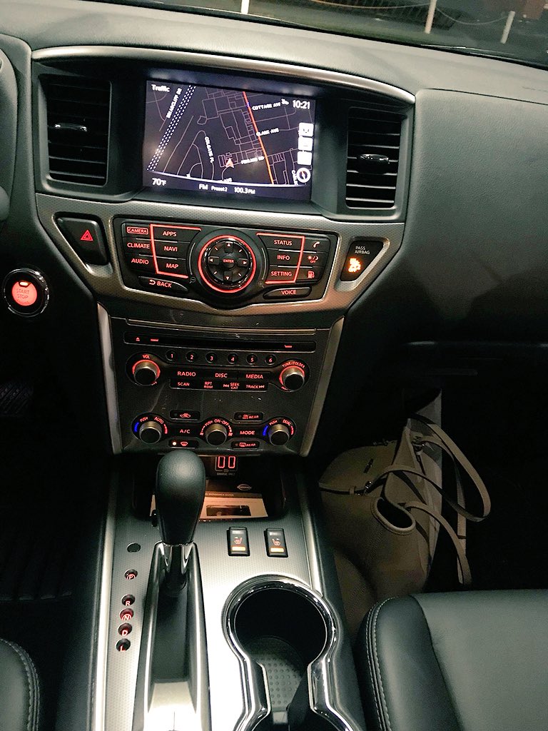 ashybaabyyy's tweet image. I got a new car today 😍😍😍 #thirdrowseating #nissan #pathfinder #midnight