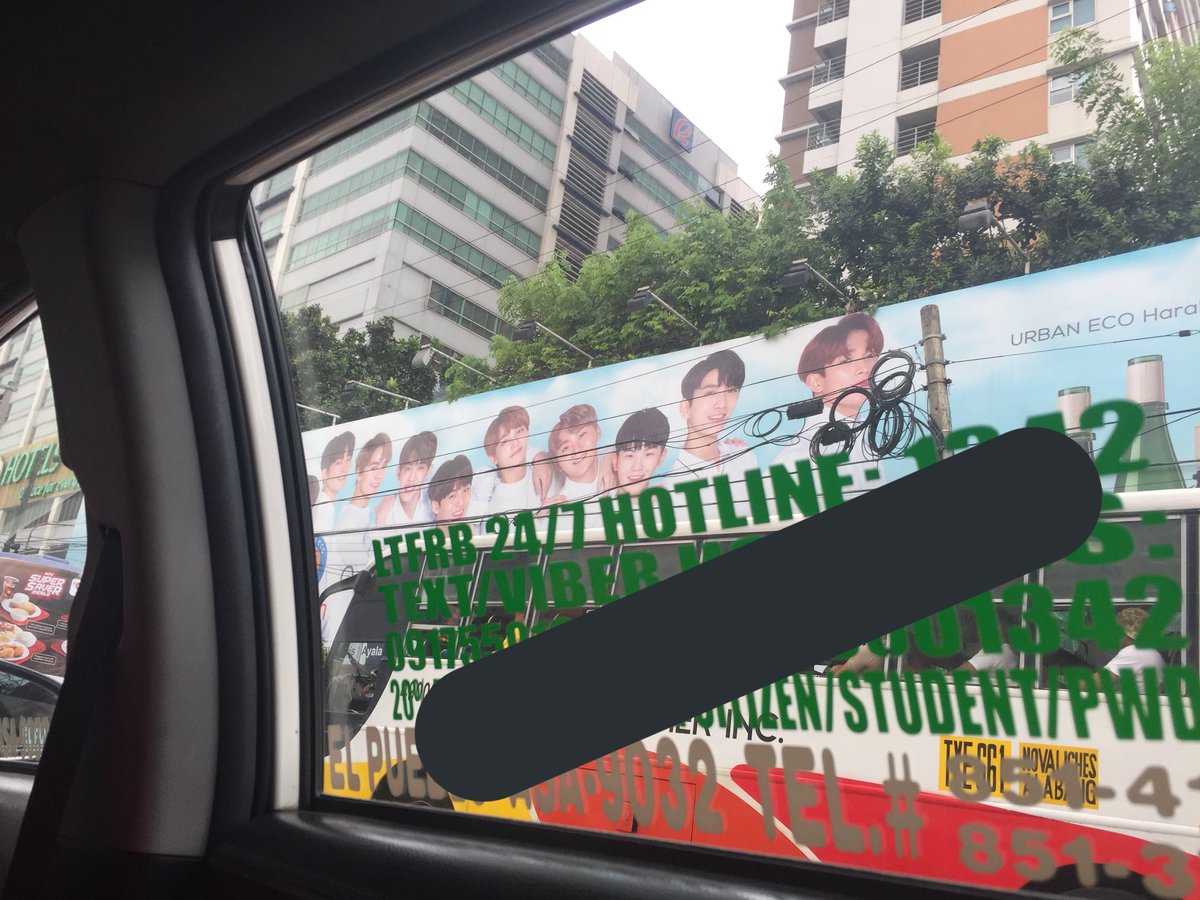 Carats4Lifeu's tweet photo. Soooo We were just passing by and then— 
What a great way to start my day
#SEVENTEEN #세븐틴 https://t.co/DvJ1wEXZZg