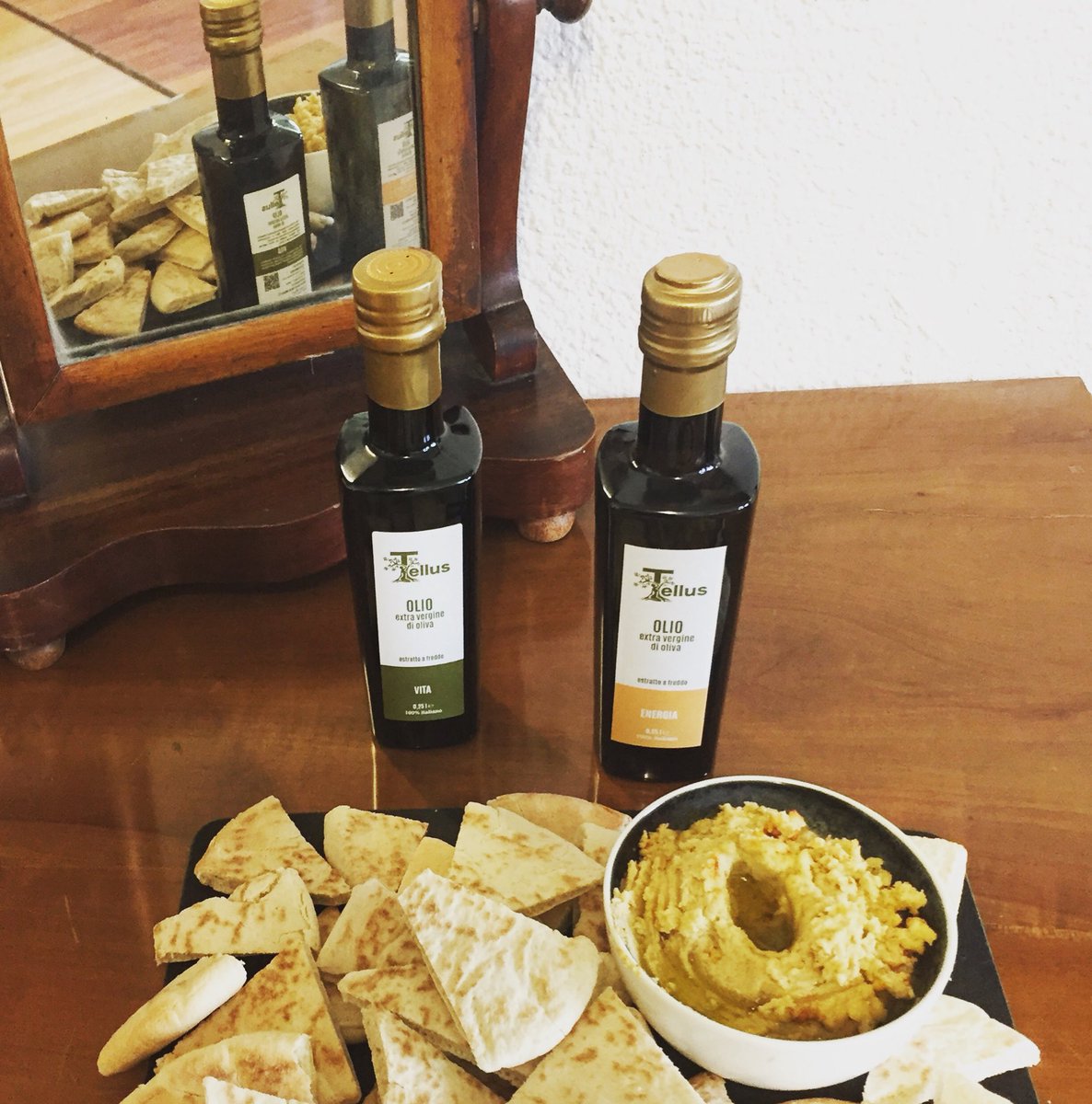 tellusolive's tweet photo. Is hummus better with TELLUS ENERGIA or TELLUS VITA extra virgin olive oil? TELL US what you prefer! #hummus #bestingredients #tellus #tellusenergia #tellusvita #evoo #oliveoil #olioextraverginedioliva #receipe #ricetta #gourmet #madeinitaly #sardegna #sardinia https://t.co/jFc962bEkD