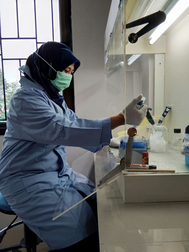 DJPB_SEIGELAM's tweet photo. Petugas laboratorium kesehatan ikan dan lingkungan BPBAT Jambi magang pengujian identifikasi virus TiLV secara Biomolekuker/PCR di laboratorium  BKIPM Jambi.#BPBAT sungai_gelam_bisa. @kkpgoid @BudidayaKKP @susipudjiastuti @s_soebjakto @AhmadJauhari7 @mithajambi https://t.co/yipSXEvdeb