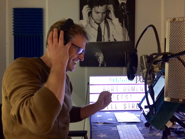 thiniumnl's tweet photo. * deze week in de studio *
@Bartoomen1 leest de platenzaak - Rachel Joyce
#audioboek - #luisterboek voor @UitgCargo https://t.co/qMMUnSkamG