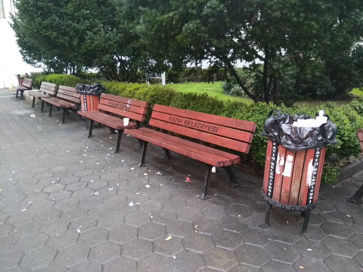 sircalimantar's tweet photo. İÜ edebiyat fakültesi anlık ;
#girdim ilim meclisine, eyledim kıldım talep,
dediler ilim geride, illa edep illa edep# https://t.co/JQNkHKzgNh