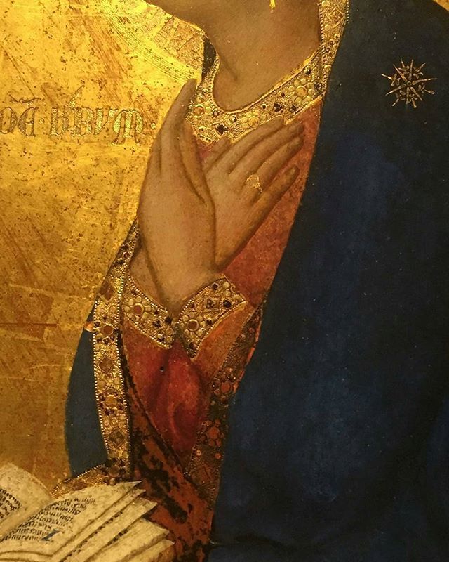 “Ecce ancilla domini”.Dettaglio dell’Annunciazione di Ambrogio Lorenzetti del 1344.Dipinta per l’Ufficio della Gabella del Comune di Siena,originariamente collocata nella Sala del Concistoro del Palazzo Pubblico. 
Photo by <a href="/annamarcis/">Annamaria Marcis</a>
Visita il nostro si… ift.tt/2Gsaupf