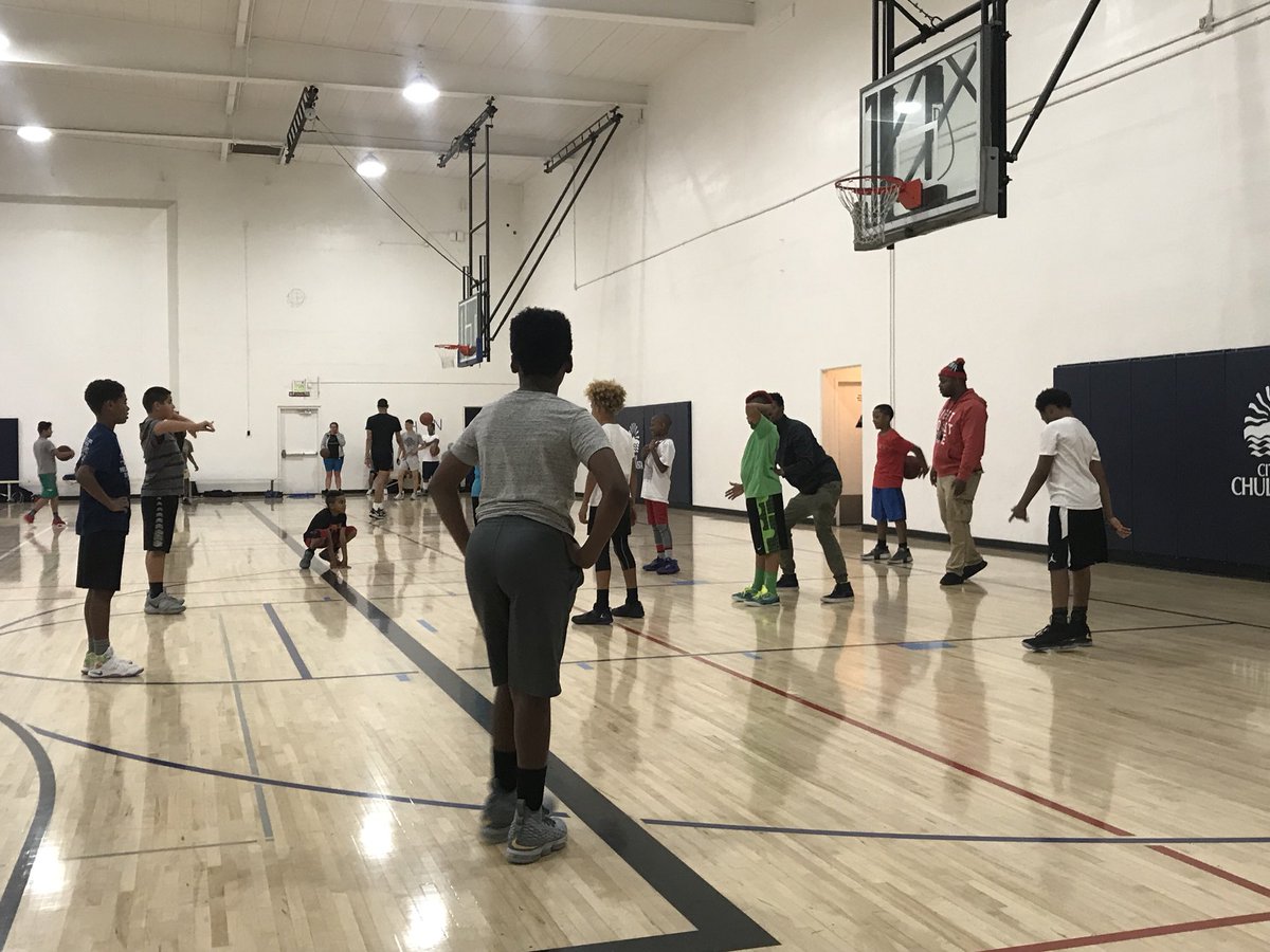 Coach_Stace's tweet photo. Great practice tonight with the NP4 Elite youth program! Coach Delvon @TheDelveez, Jose &amp; Terrence putting in work. Awesome environment and development for our youth. For more info contact us at np4elite@gmail.com https://t.co/AKwbXQ9Ewn