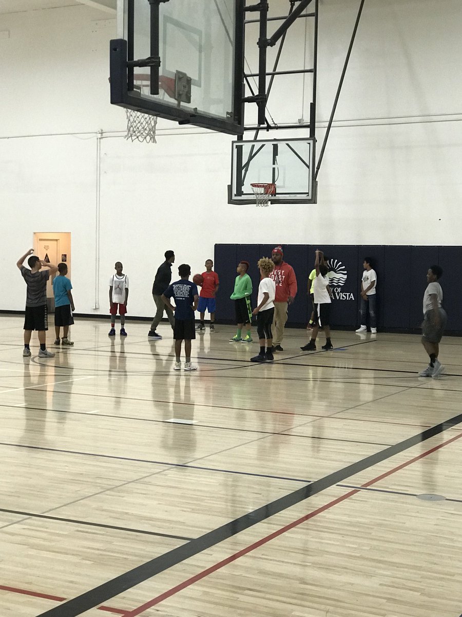 Coach_Stace's tweet photo. Great practice tonight with the NP4 Elite youth program! Coach Delvon @TheDelveez, Jose &amp; Terrence putting in work. Awesome environment and development for our youth. For more info contact us at np4elite@gmail.com https://t.co/AKwbXQ9Ewn