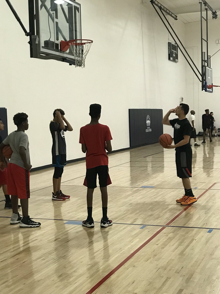 Coach_Stace's tweet photo. Great practice tonight with the NP4 Elite youth program! Coach Delvon @TheDelveez, Jose &amp; Terrence putting in work. Awesome environment and development for our youth. For more info contact us at np4elite@gmail.com https://t.co/AKwbXQ9Ewn