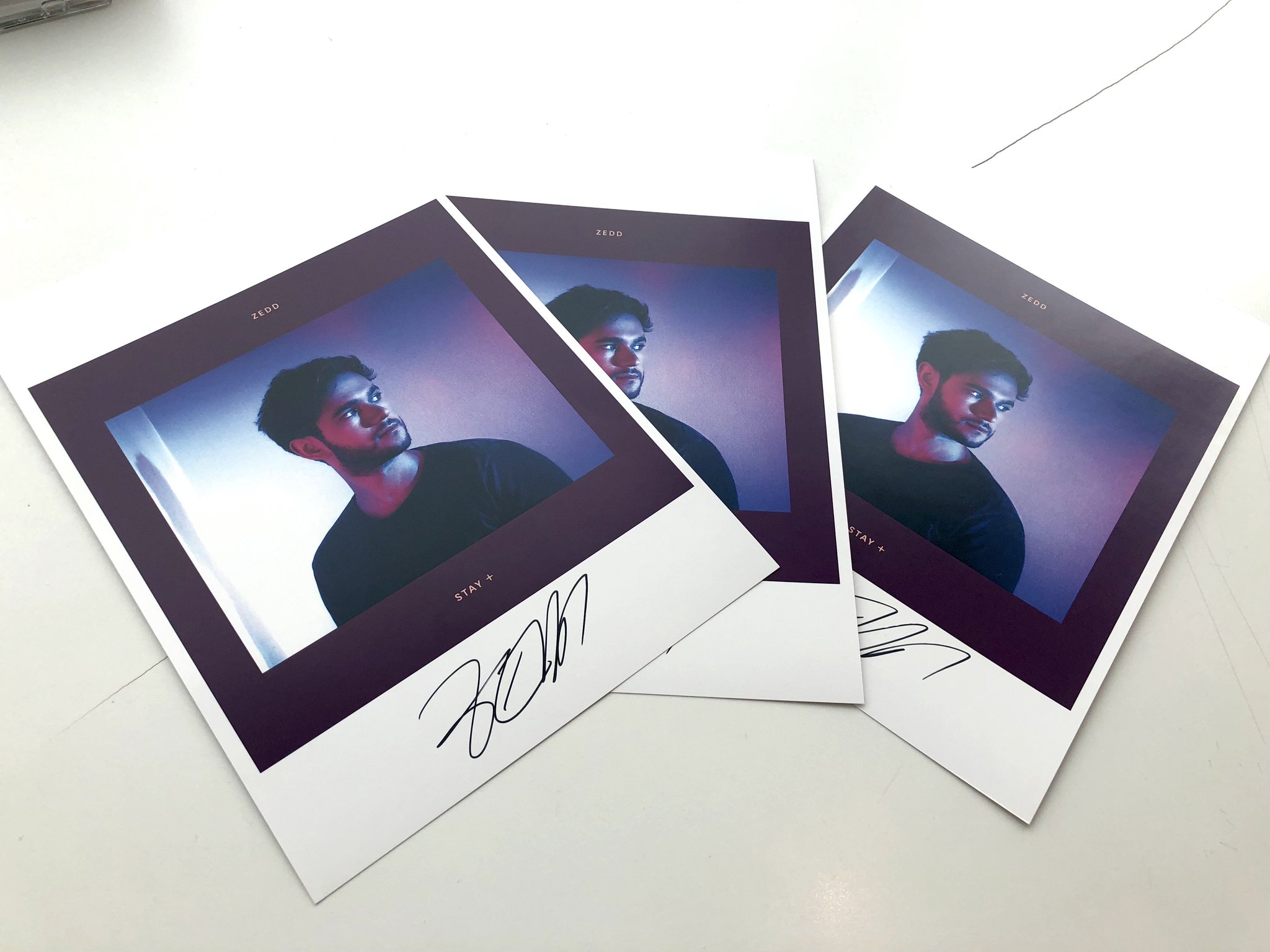 J Wave Step One V Twitter 今日のmusic 1でお届けしたzeddスペシャルインタビュー 番組ではリスナーの皆様へのスペシャルプレゼントをご用意しました Zeddサイン入りポートレート 欲しい という方は 番組公式ホームページのメッセージフォームより J Wave Step One V Twitter 今日のmusic 1でお届けしたzeddスペシャルインタビュー 番組ではリスナーの皆様へのスペシャルプレゼントをご用意しました Zeddサイン入りポートレート 欲しい という方は 番組公式ホームページのメッセージフォームより