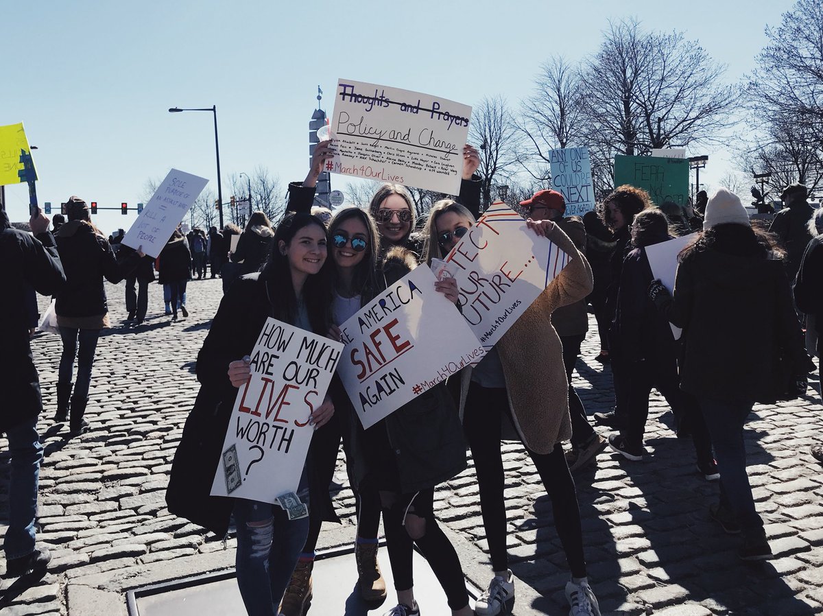 katemcc72_'s tweet photo. #marchforourlives https://t.co/2LZScq7ypz