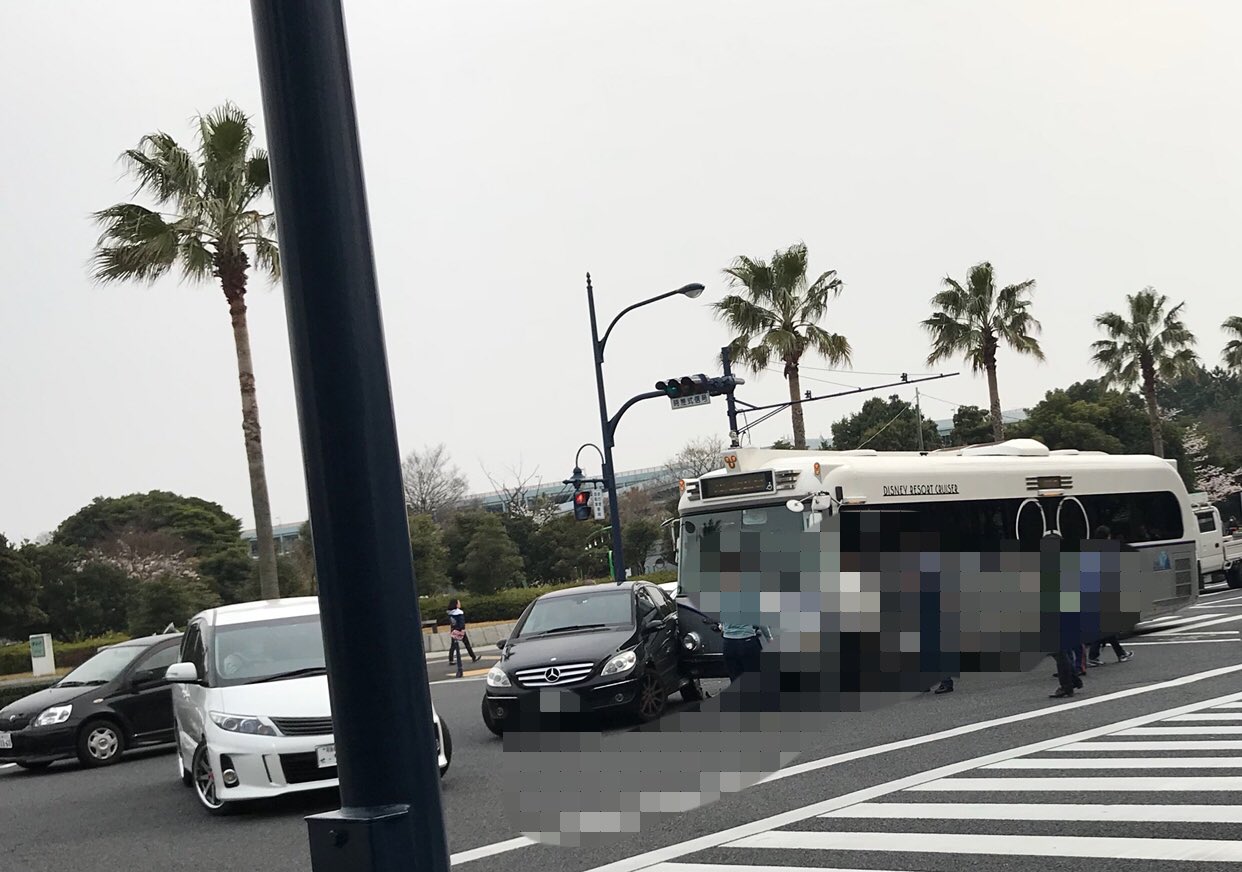 画像 リゾートクルーザーと一般車 ベンツ が運動公園前で事故 T Co 6g09ee1arx まとめダネ 画像 リゾートクルーザーと一般車 ベンツ が運動公園前で事故 T Co 6g09ee1arx まとめダネ