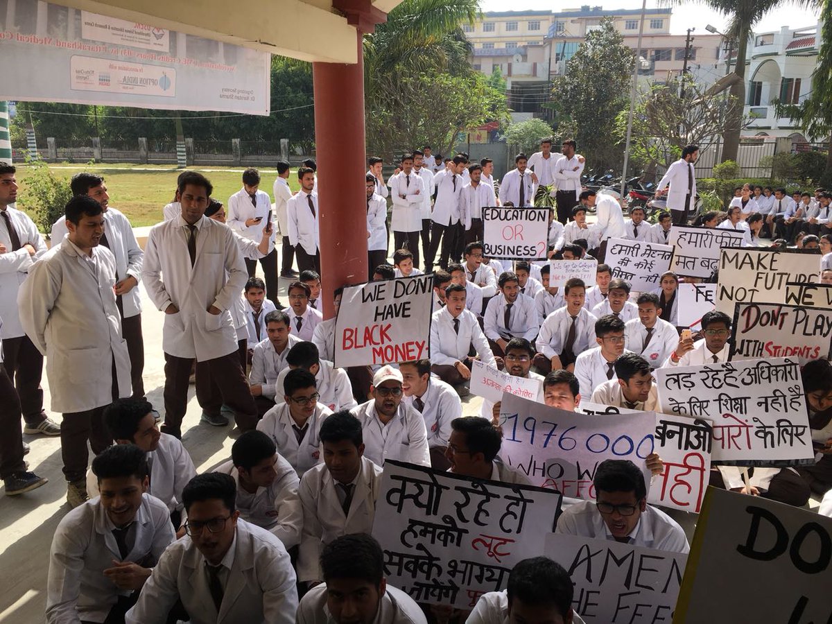 KumarMukhija's tweet photo. @PMOIndia @narendramodi Students of Shri guru Ram Rai medical college, Dehradun are protesting against fee hike of 400% from ₹5L to ₹19 Lakh due to UK govt. order.
Sir please take some action on college management. https://t.co/GEI6ShPiCN