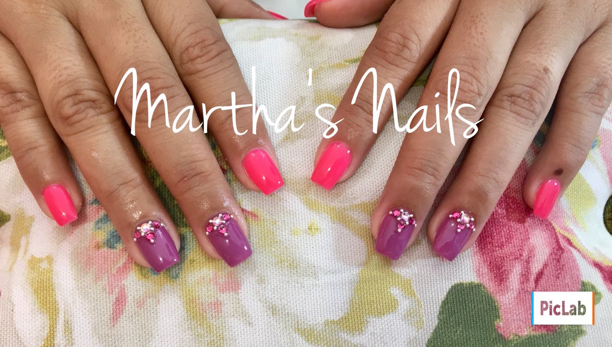 marthagabrdv's tweet photo. Iniciamos la semana con este diseño combinando dos tonos de #lacquerevolution de @RepublicNail #marthasnails 💅🏼💅🏼💜💕 https://t.co/rig2hpMqEY