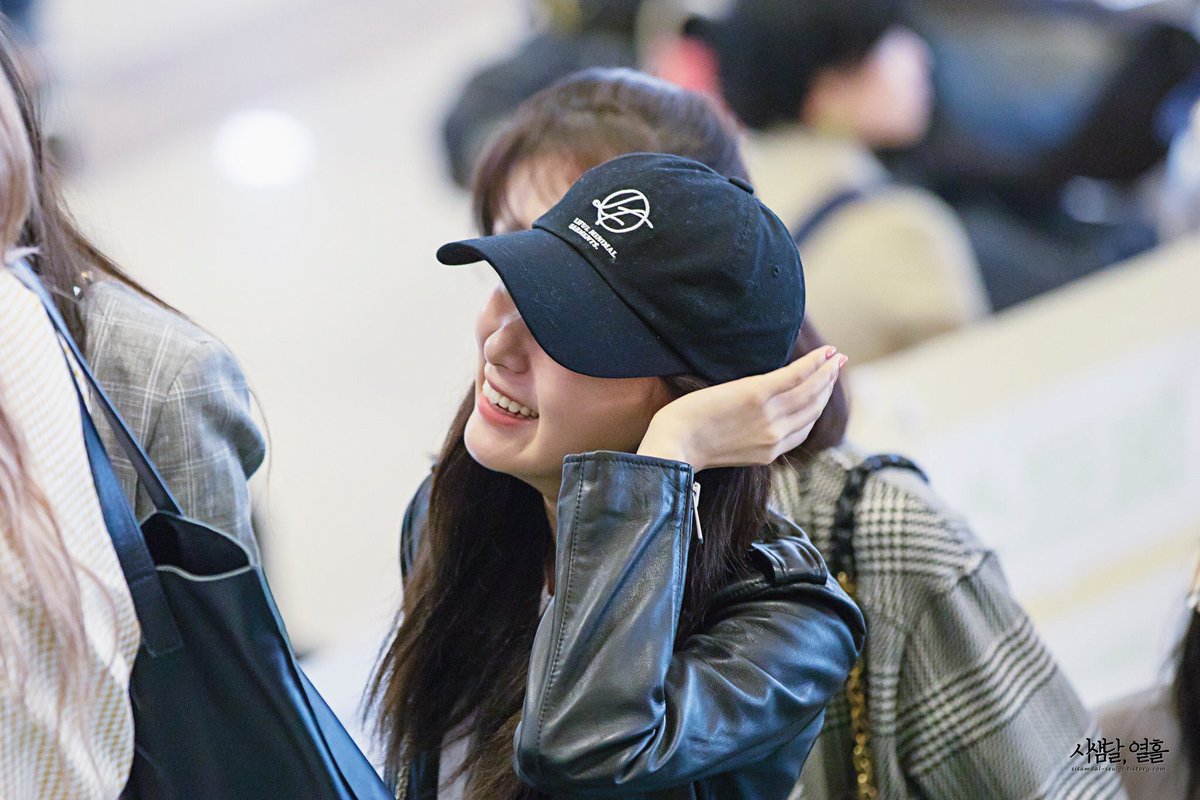 KSGUpdates's tweet photo. seulgi doing THAT smile ㅠㅠ https://t.co/7VBCwfNvss