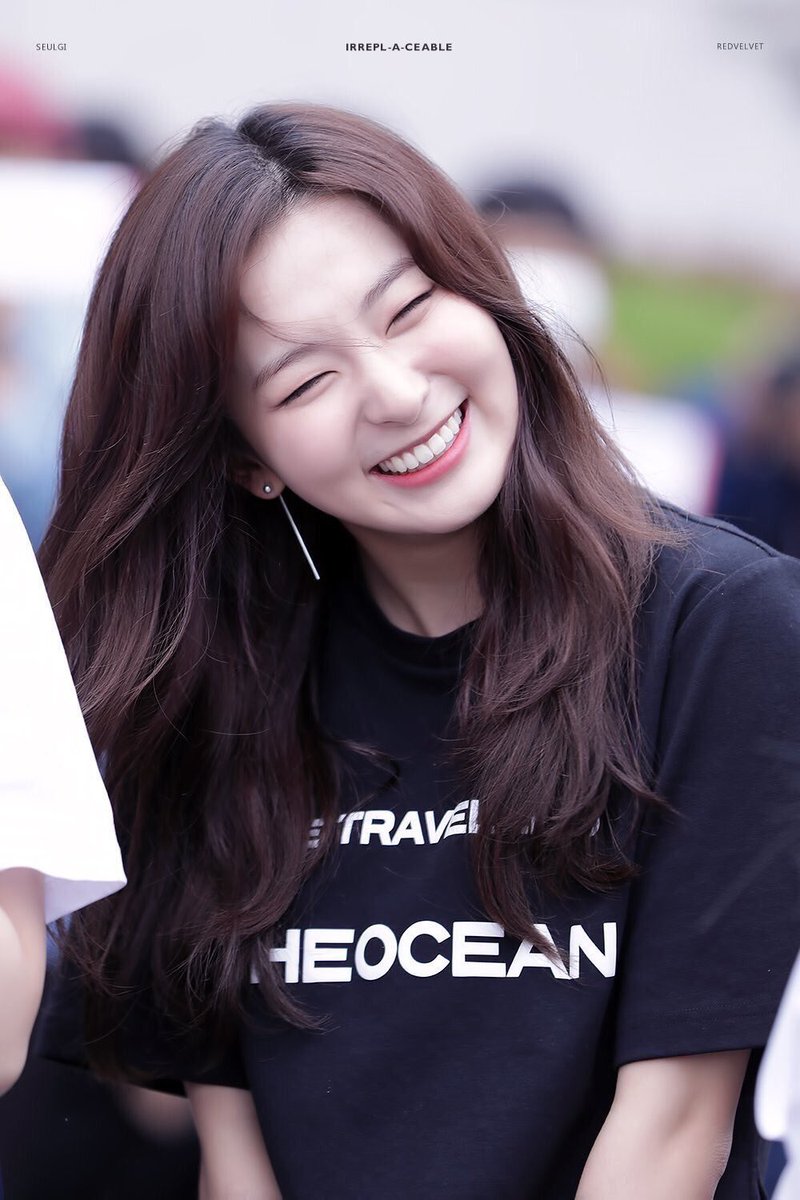 KSGUpdates's tweet photo. seulgi doing THAT smile ㅠㅠ https://t.co/7VBCwfNvss