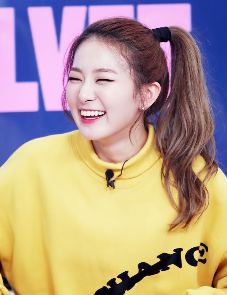 KSGUpdates's tweet photo. seulgi doing THAT smile ㅠㅠ https://t.co/7VBCwfNvss