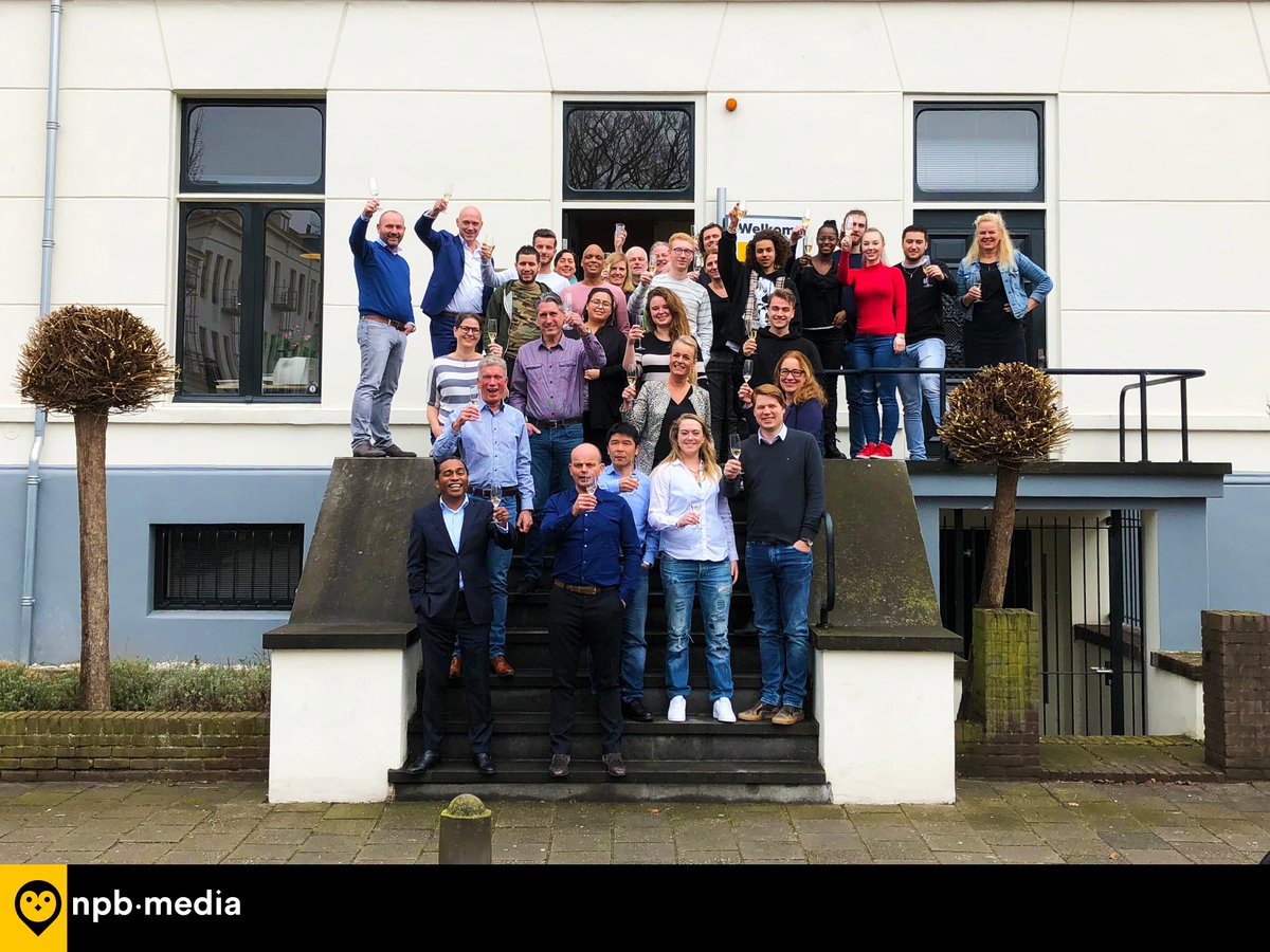 npbmedia's tweet photo. NPB Media viert de winst van de concessie Lichtmastreclame Rotterdam https://t.co/mnDYnE3xKI https://t.co/6Us5VoAUgh