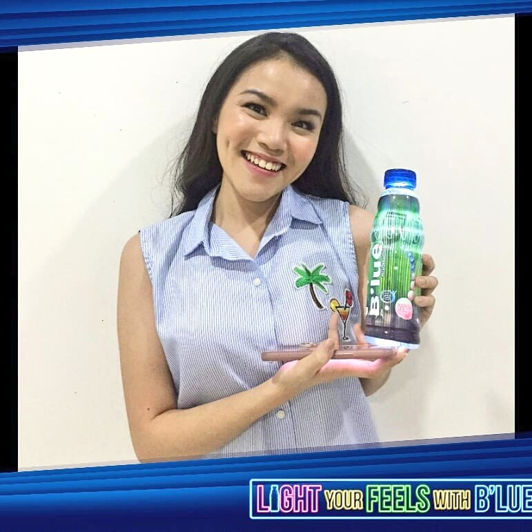 marygracekhu's tweet photo. My entry for 'put the LIT in Litrato' 😝 Add a little more feels to your photo/ selfie with @livetofeel_blue ✨ #LightYourFeels #BlueFeelsLike #FullyAliveWithBlue #LiveToFeelWithBlue https://t.co/VJFgsgyMJy