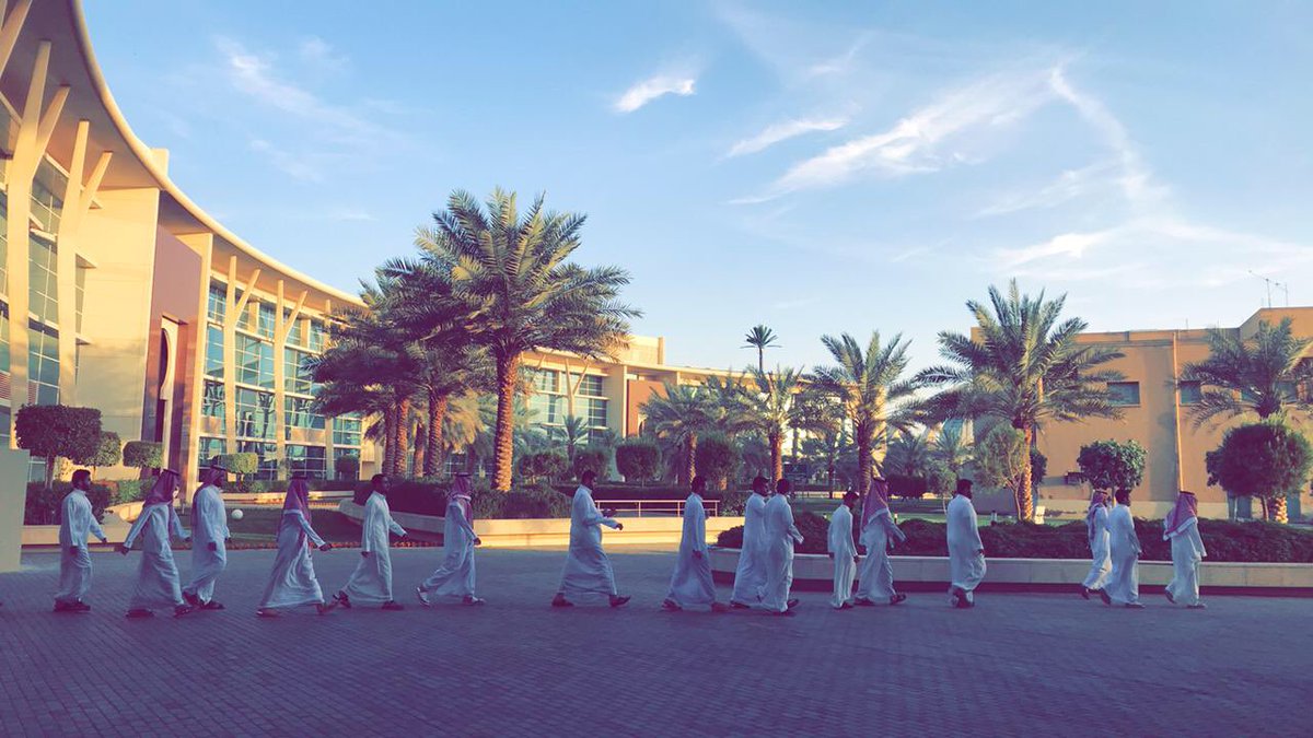Noon_Arabic's tweet photo. طلب العلم من أفضل العبادات ✨. 
اللهم إنا نسألك علماً نافعاً ورِزقاً طيباً وعملاً مُتقبلاً 💛. 
#صباح_الخير ، صباح العلم والعمل 💪🏻 https://t.co/UL2vk5eqbO