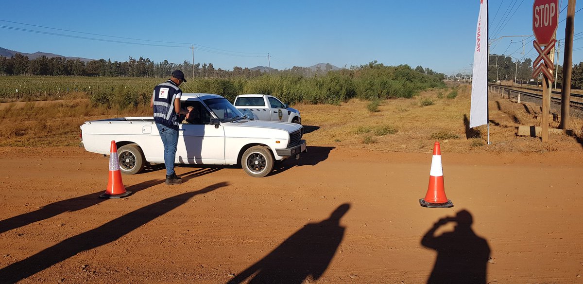 BongiStix's tweet photo. Always #Stop #Observe and #Drive when #Safe at #simonsvlei level Crossing we care about your safety @Rail_Safety @Level_Crossings @CapeTownTrains @ReliableTFR @TrafficRTMC @olinational @SAPoliceService putting #SafetyFirst @_ArriveAlive https://t.co/JjV74T4ci2